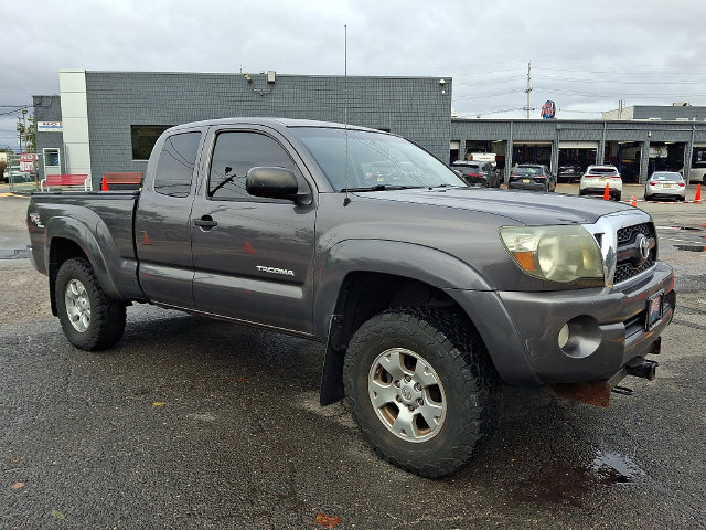 Used 2011 Toyota Tacoma 4x4 Access Cab V6 w/ TRD Off-Road Pkg