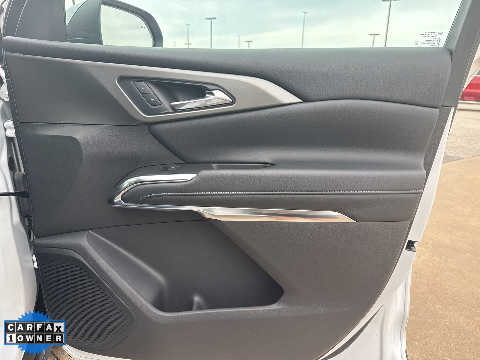 Used 2025 Chevrolet Traverse LT image 24