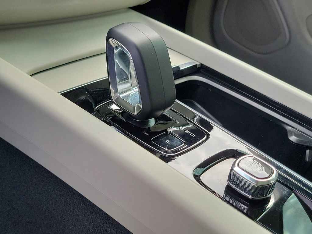 Certified 2025 Volvo XC60 T8 Core w/ Protection Package Premier AWD/4WD image 29