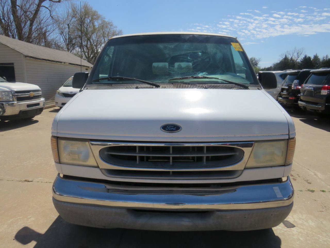 Used 2001 Ford E-350 and Econoline 350 Club Wagon RWD image 2