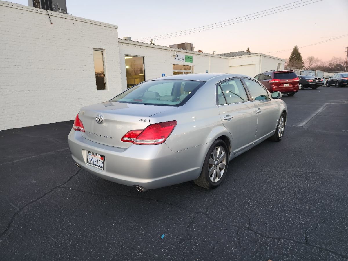 Used 2005 Toyota Avalon XLS image 5