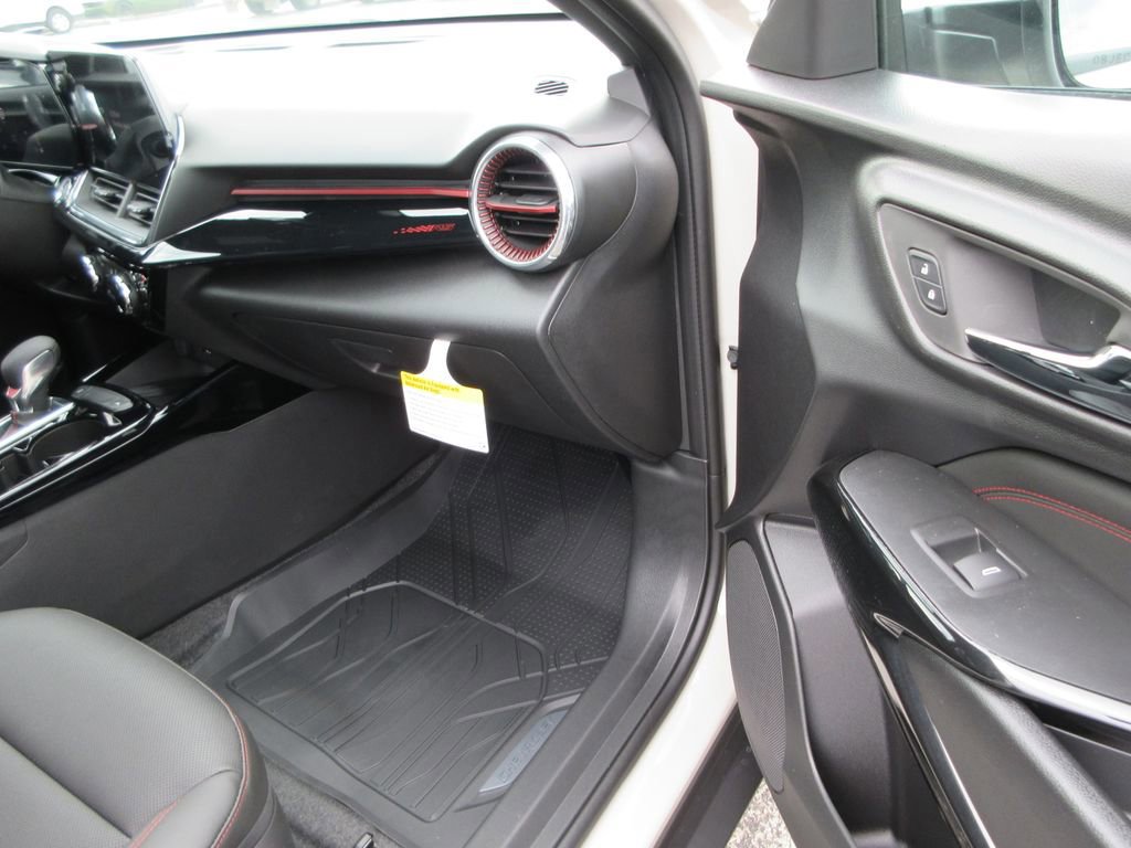 New 2026 Chevrolet Trax RS w/ Sunroof Package FWD image 18