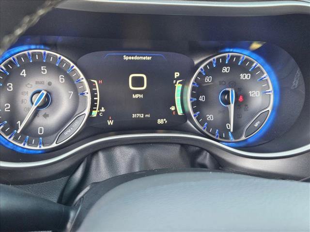 Used 2023 Chrysler Pacifica Touring-L w/ Uconnect Theater Family Group AWD/4WD image 11