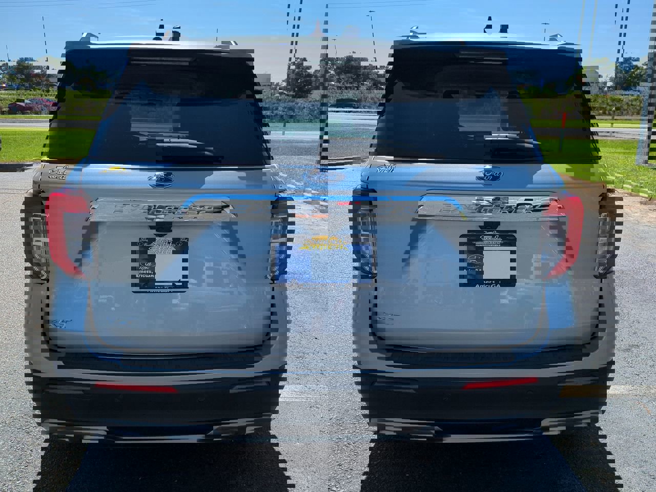 Certified 2022 Ford Explorer XLT w/ Equipment Group 202A image 5