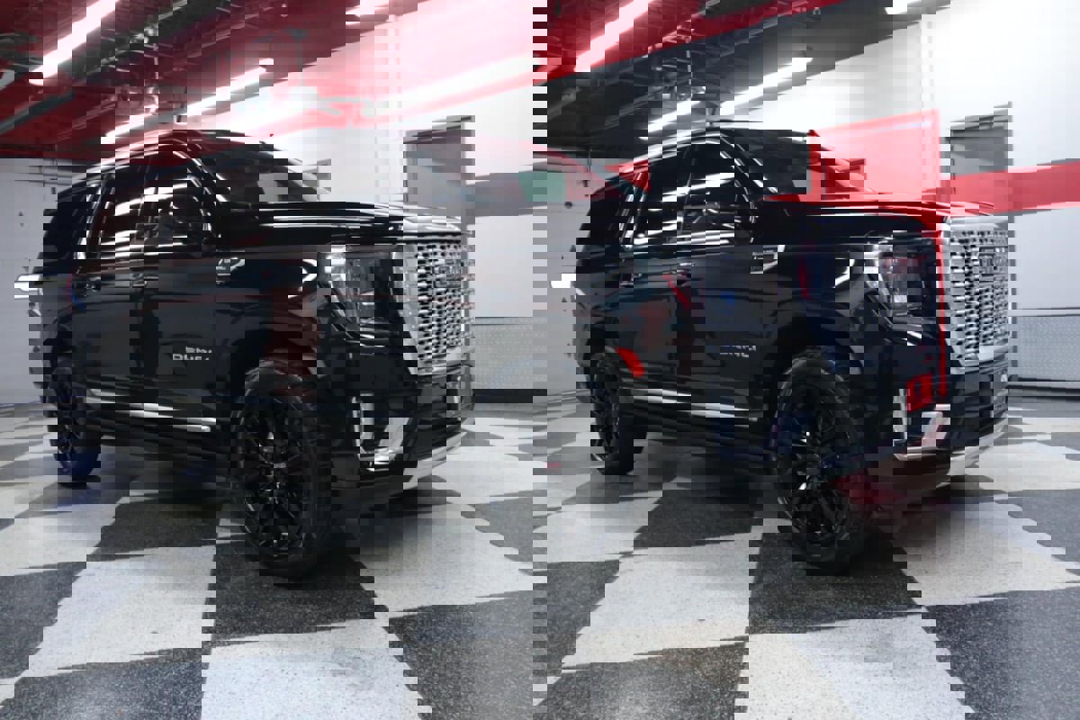 Used 2022 GMC Yukon XL Denali image 2