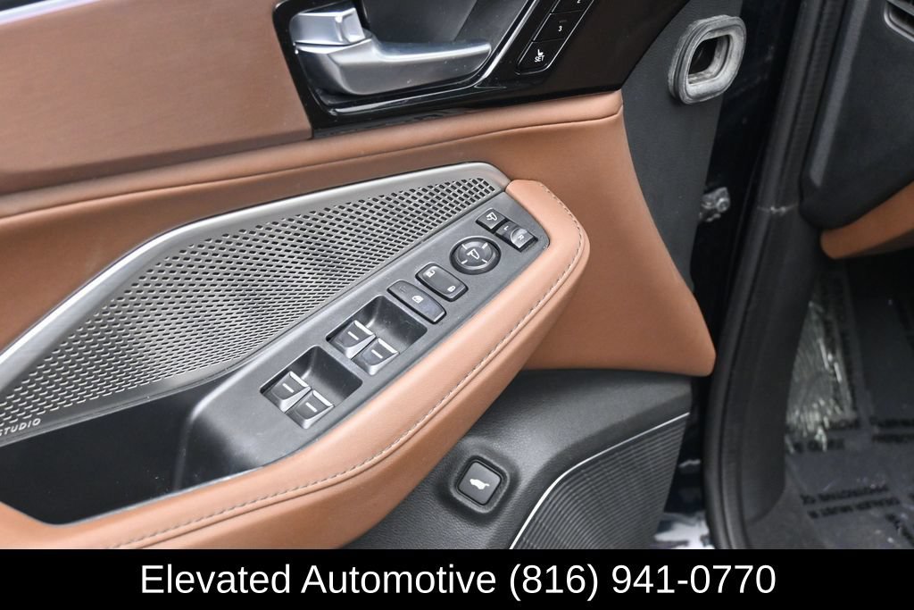 Used 2022 Acura MDX SH-AWD w/ Technology Package image 16