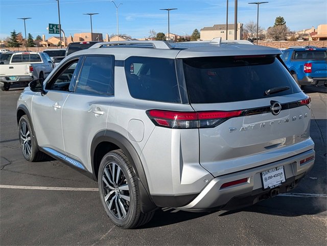 Used 2024 Nissan Pathfinder Platinum image 4