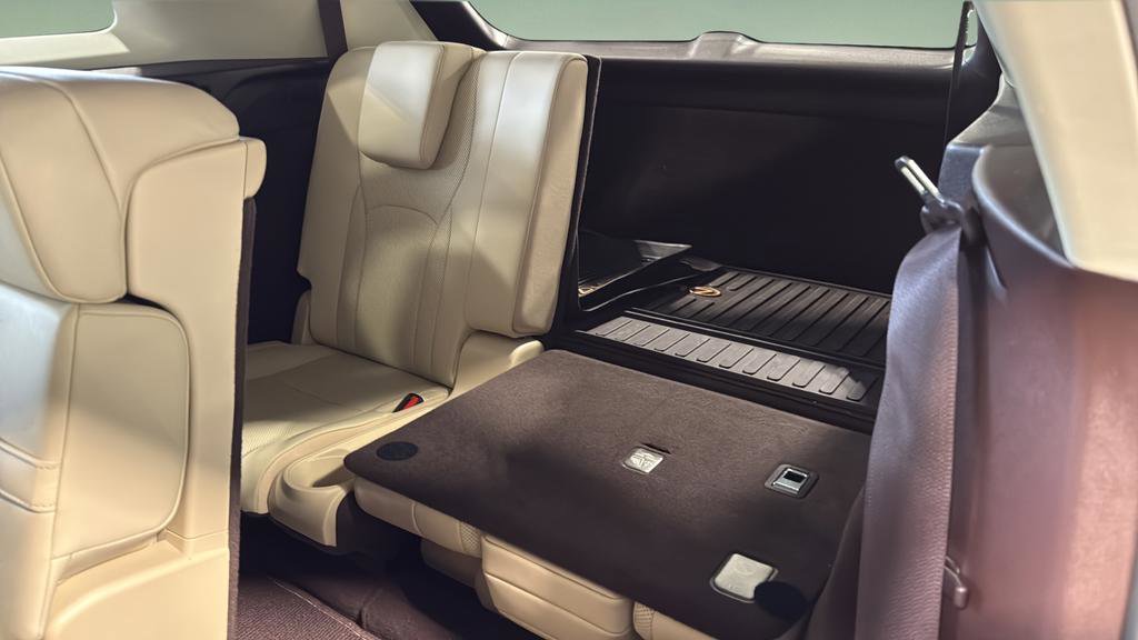 Used 2020 Lexus RX 350L Premium w/ Premium Package image 17