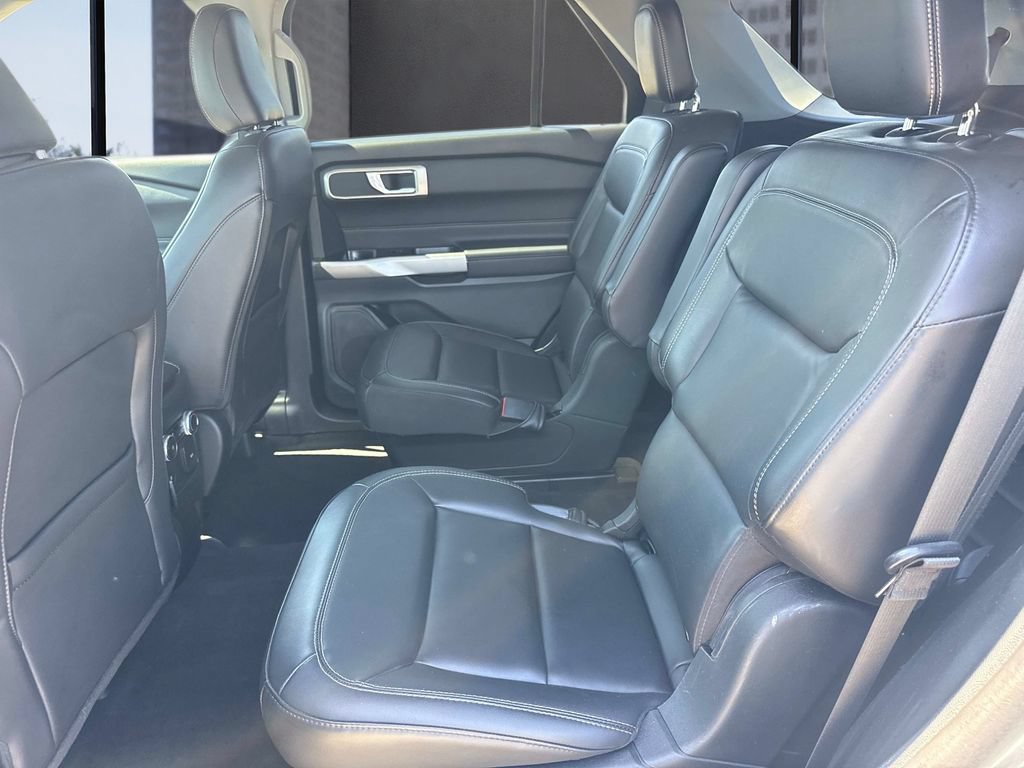 Used 2023 Ford Explorer XLT w/ Equipment Group 202A RWD image 13