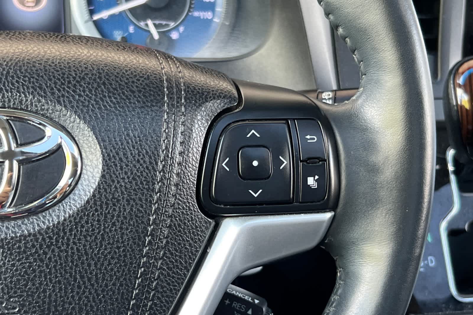 Certified 2017 Toyota Sienna Limited Premium FWD image 29