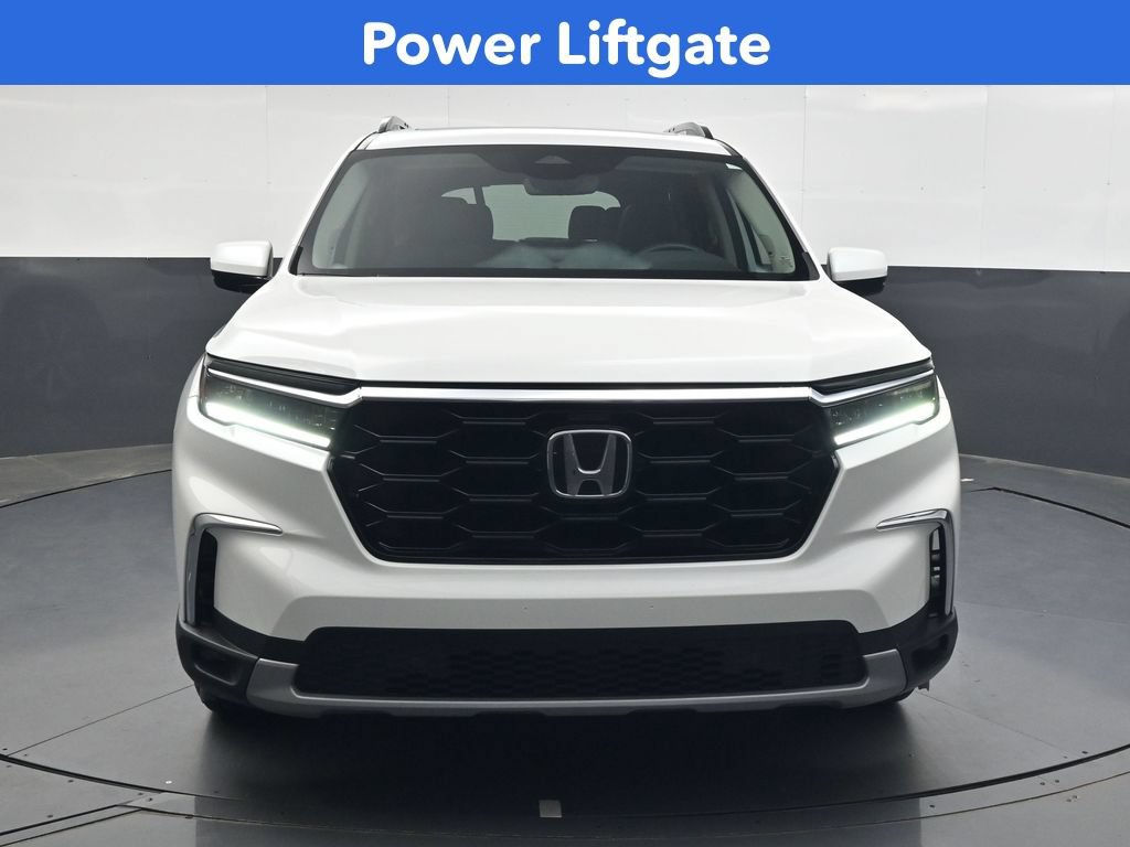 Certified 2025 Honda Pilot Touring image 9