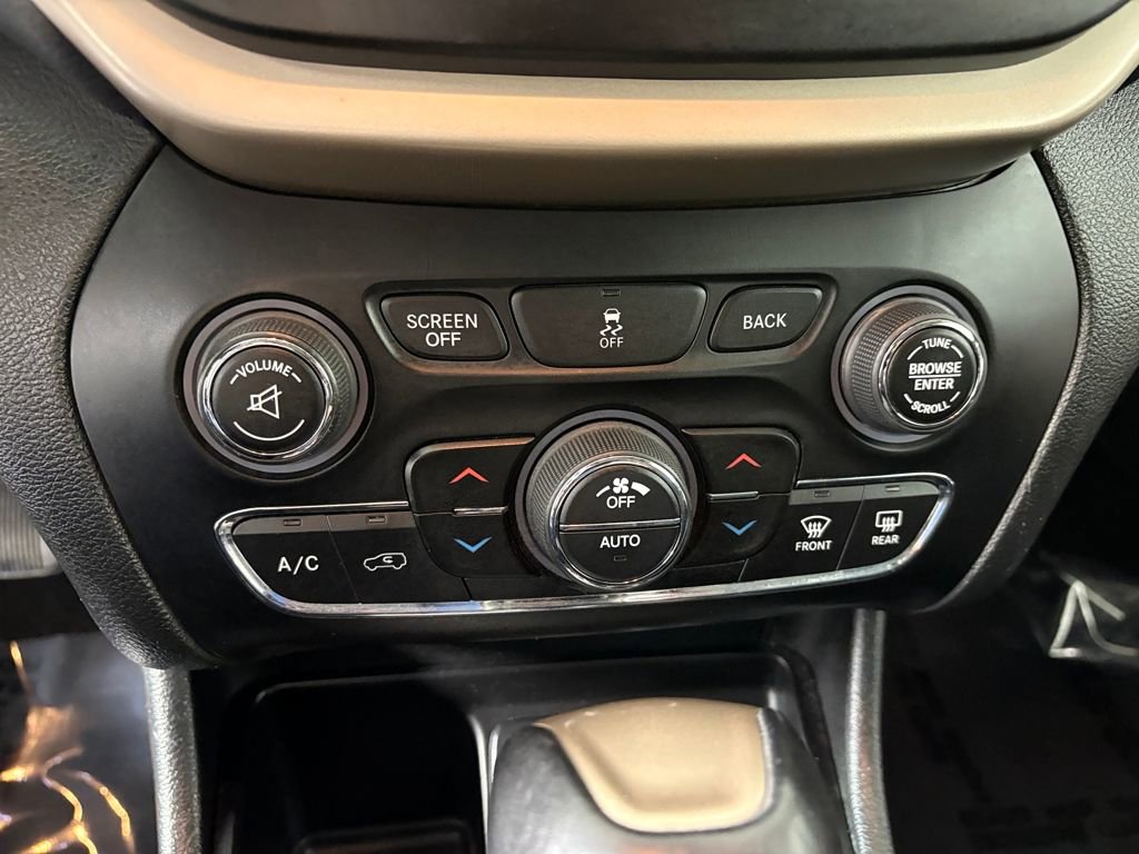 Used 2018 Jeep Cherokee Limited w/ Luxury Group image 20