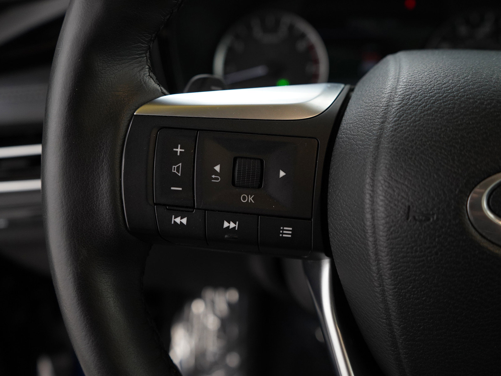 Used 2023 INFINITI QX60 Pure image 23