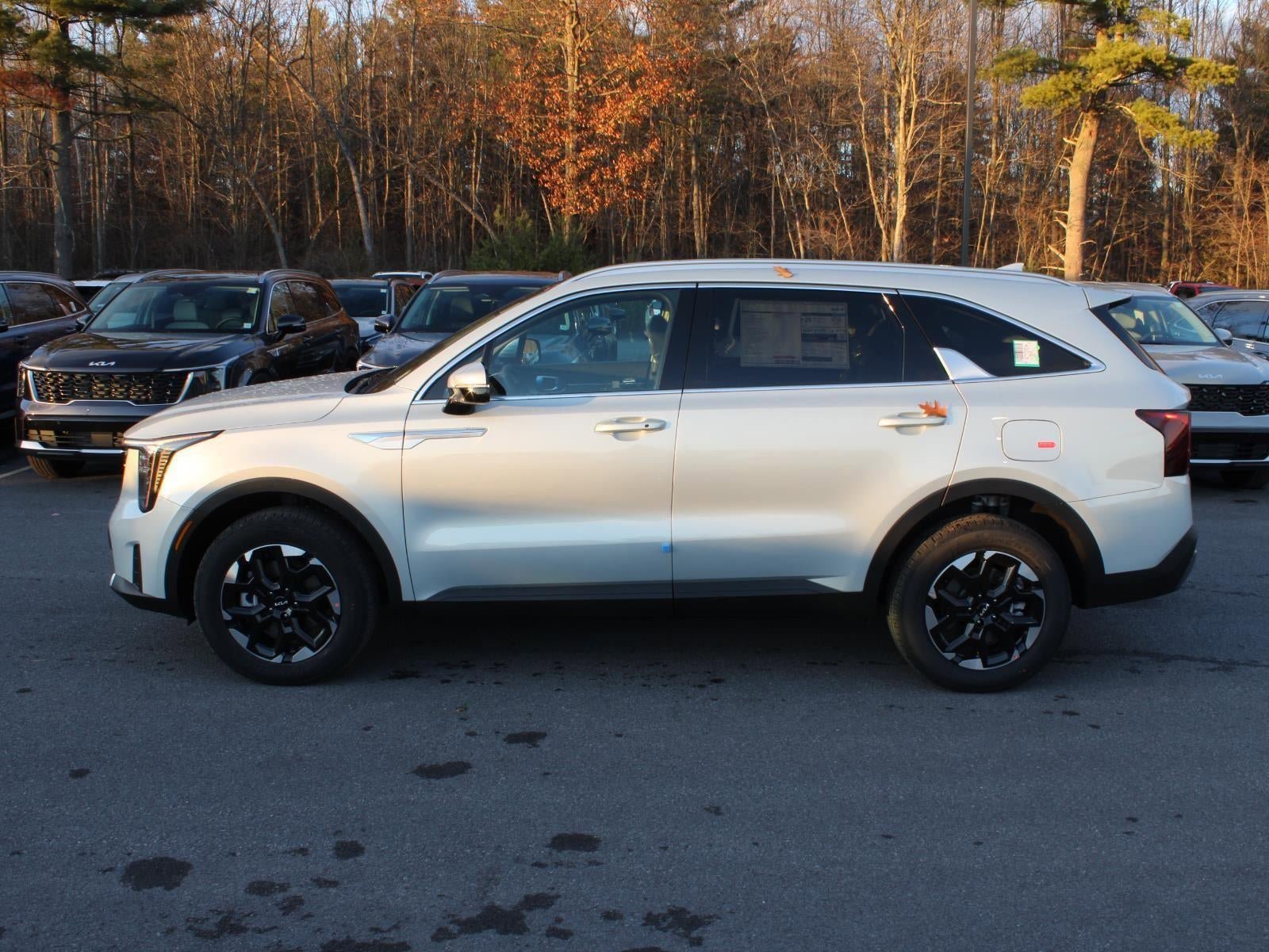 New 2026 Kia Sorento S w/ S Panoramic Sunroof Package image 5