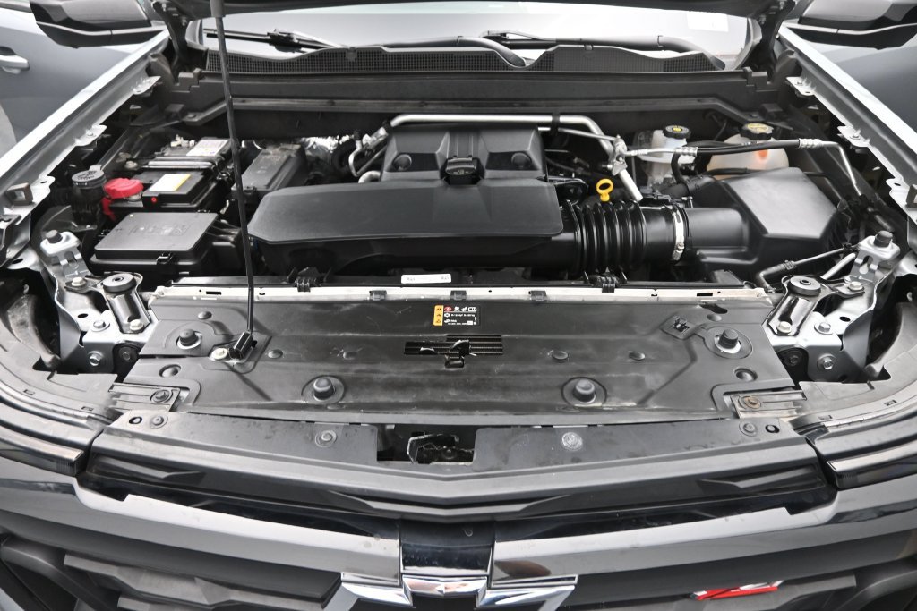Used 2025 Chevrolet Colorado Z71 w/ Technology Package AWD/4WD image 40