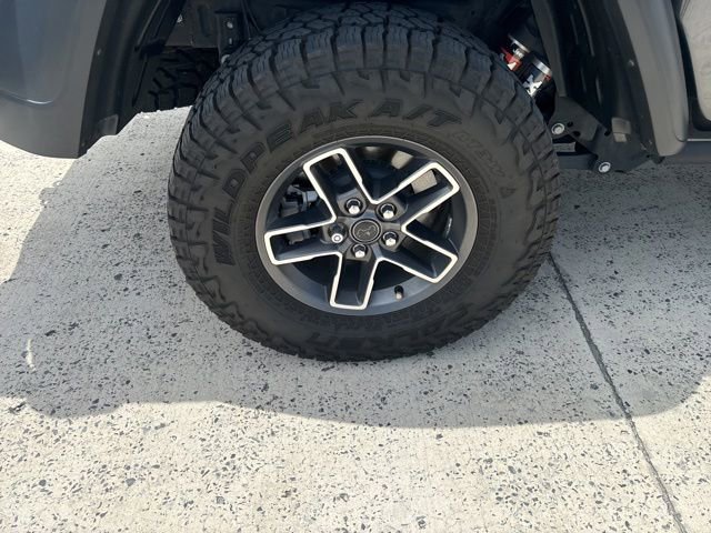 Used 2025 Jeep Gladiator Mojave w/ Safety Group AWD/4WD image 8