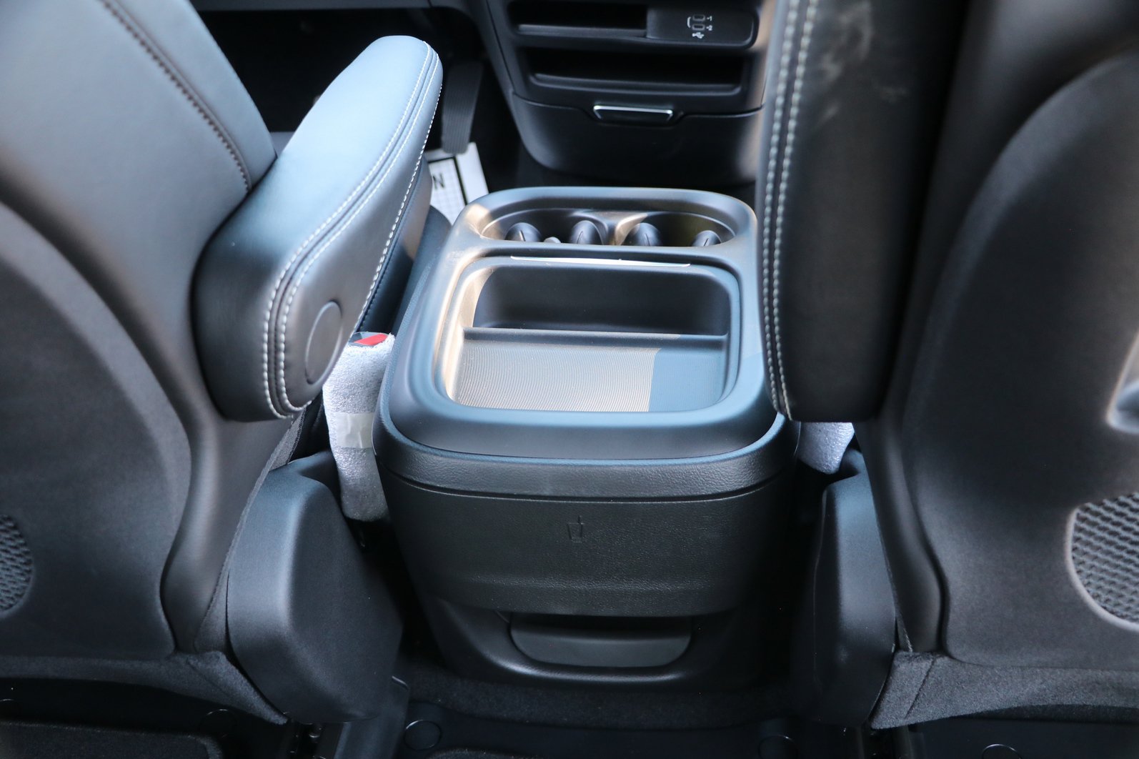 New 2027 Chrysler Pacifica LX FWD image 30
