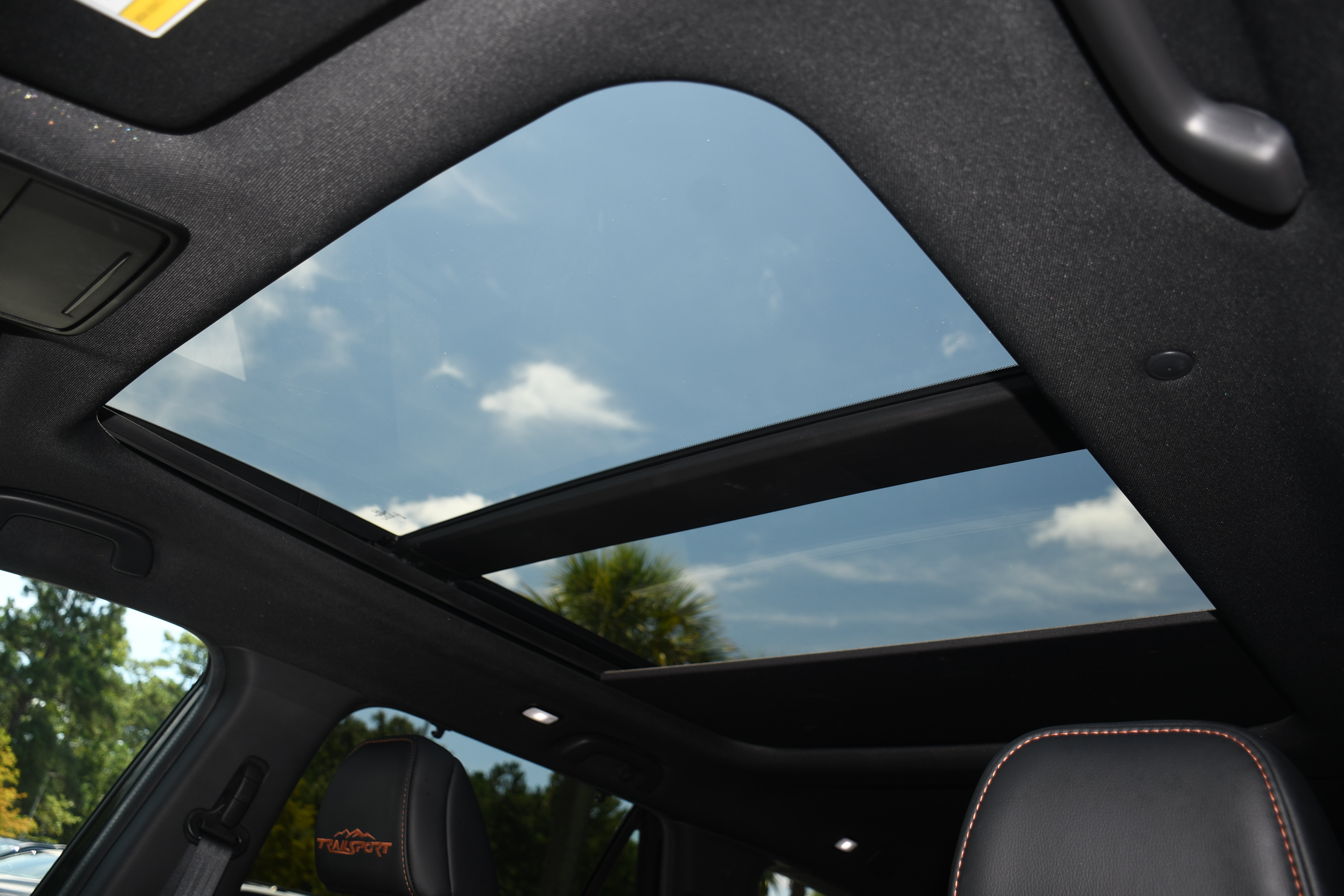 Used 2025 Honda Pilot TrailSport image 7