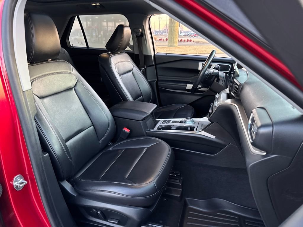 Used 2020 Ford Explorer XLT w/ Equipment Group 202A image 11