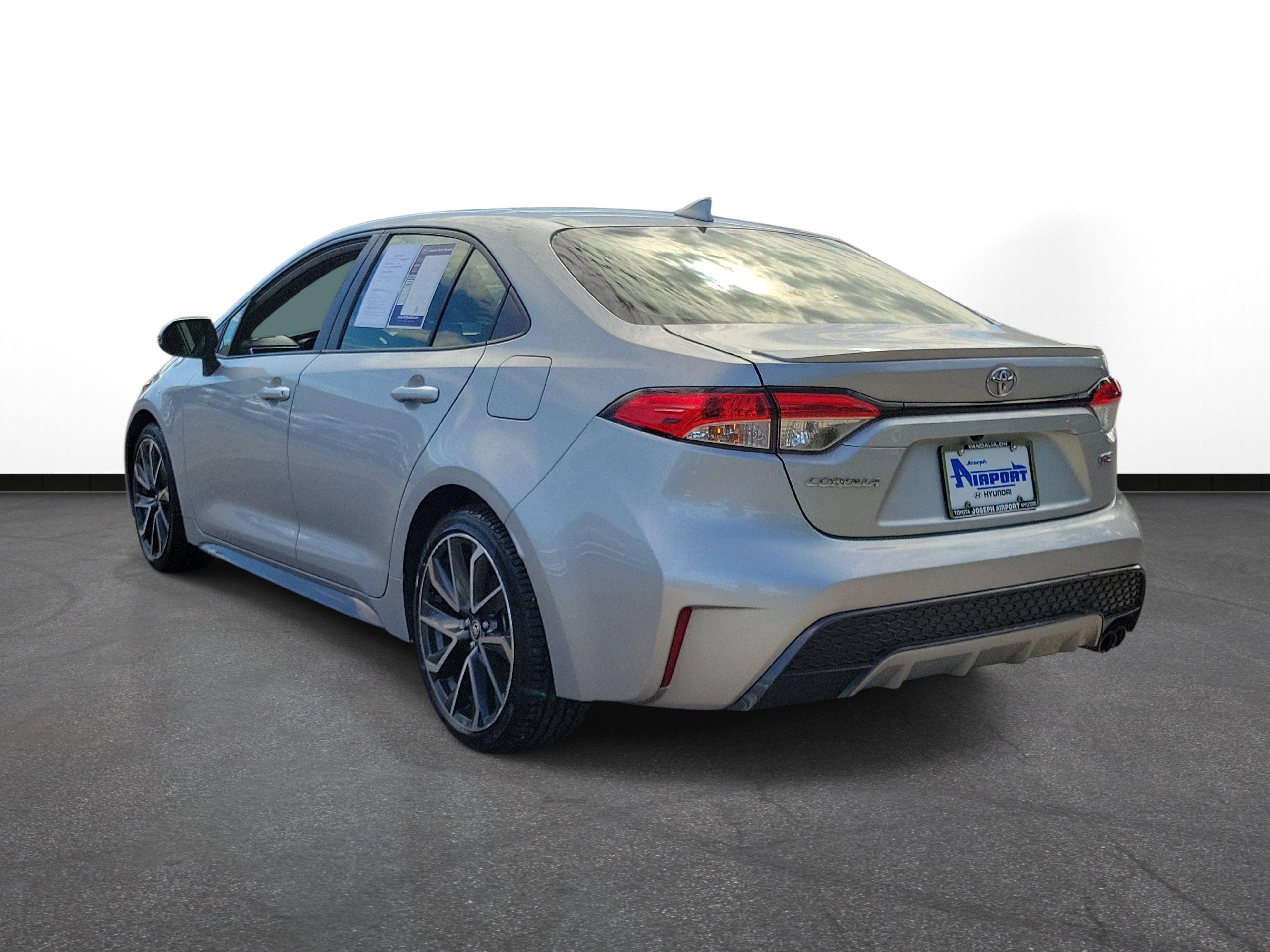 Used 2021 Toyota Corolla SE w/ SE Premium Package FWD image 3