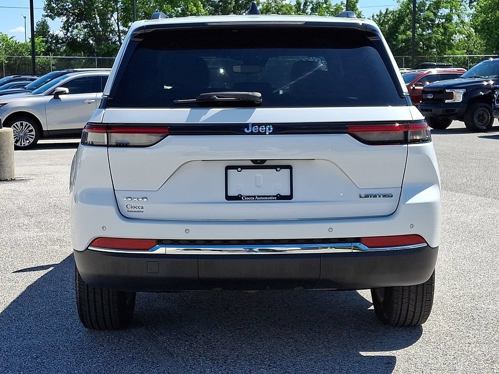 Used 2023 Jeep Grand Cherokee Limited w/ Trailer Tow Prep Group (B) AWD/4WD image 8