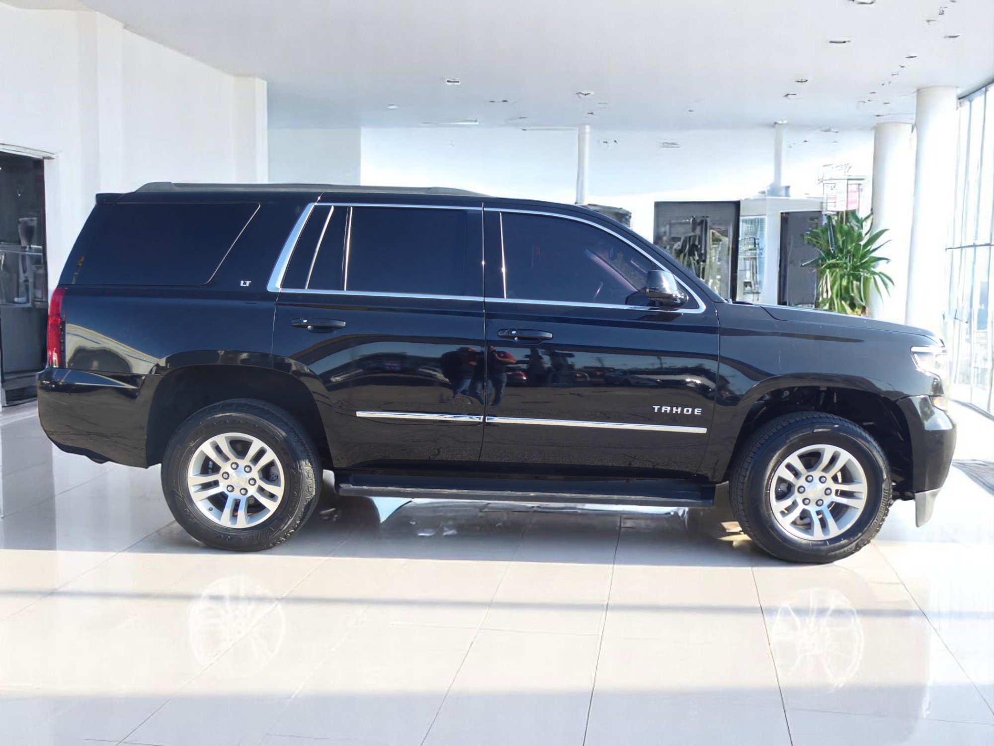 Used 2016 Chevrolet Tahoe LT w/ Luxury Package image 6