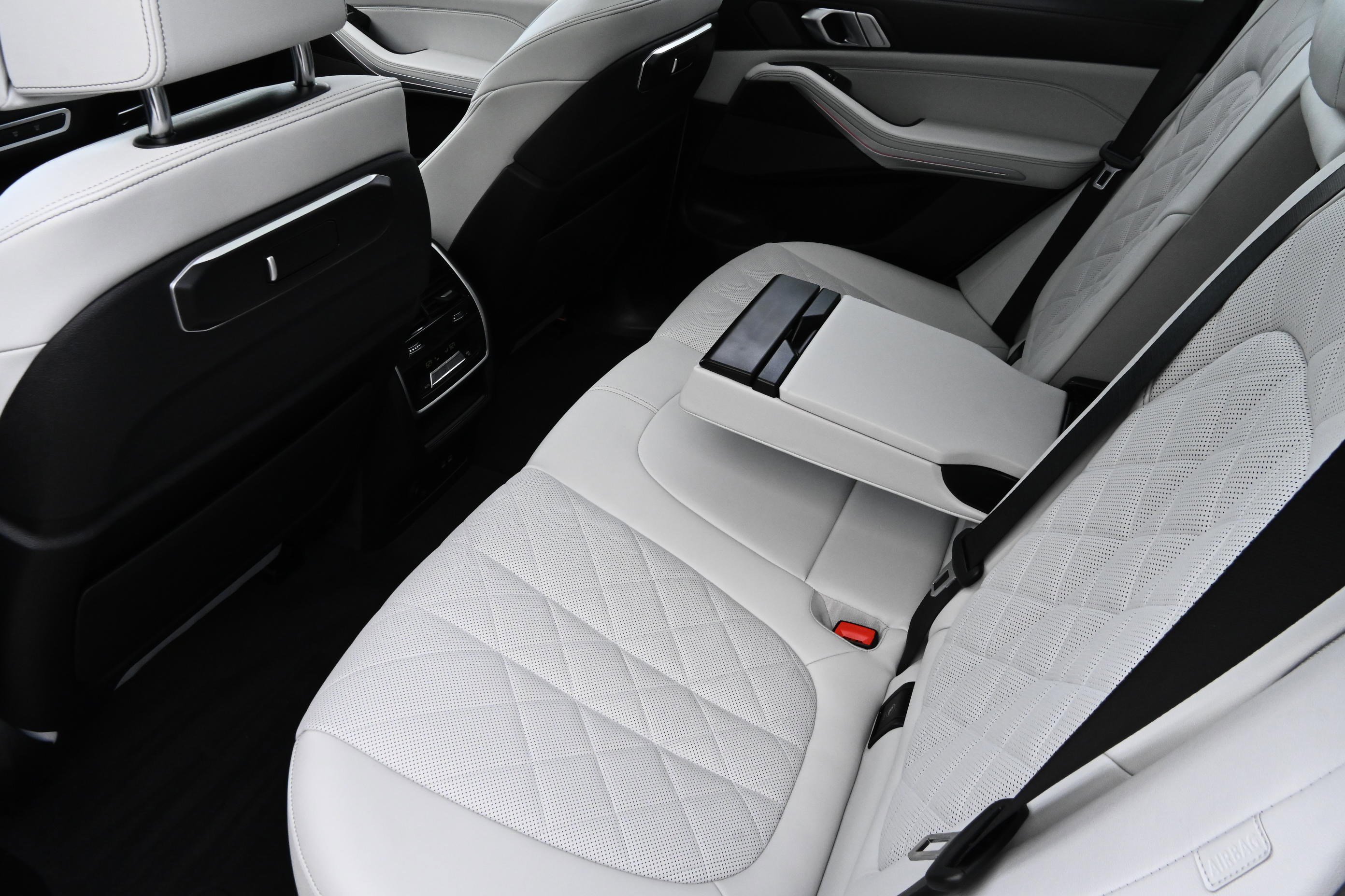 Used 2024 BMW X5 M60i image 11