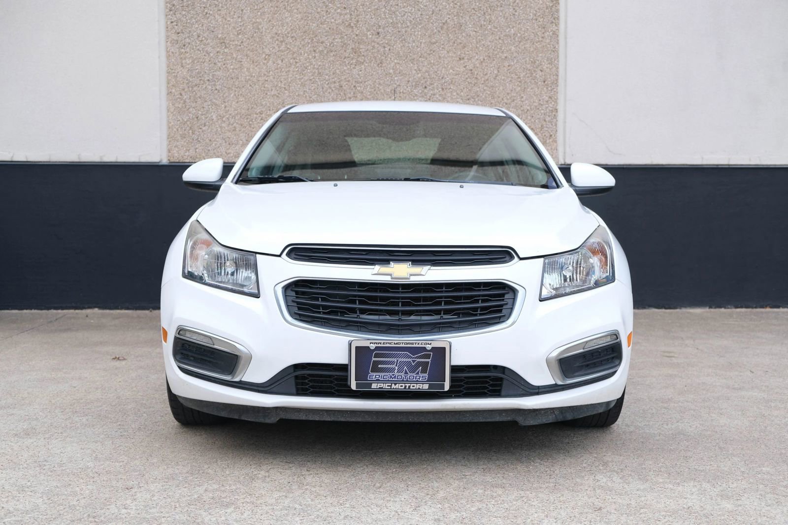 Used 2015 Chevrolet Cruze LT w/ Enhanced Safety Package FWD image 2