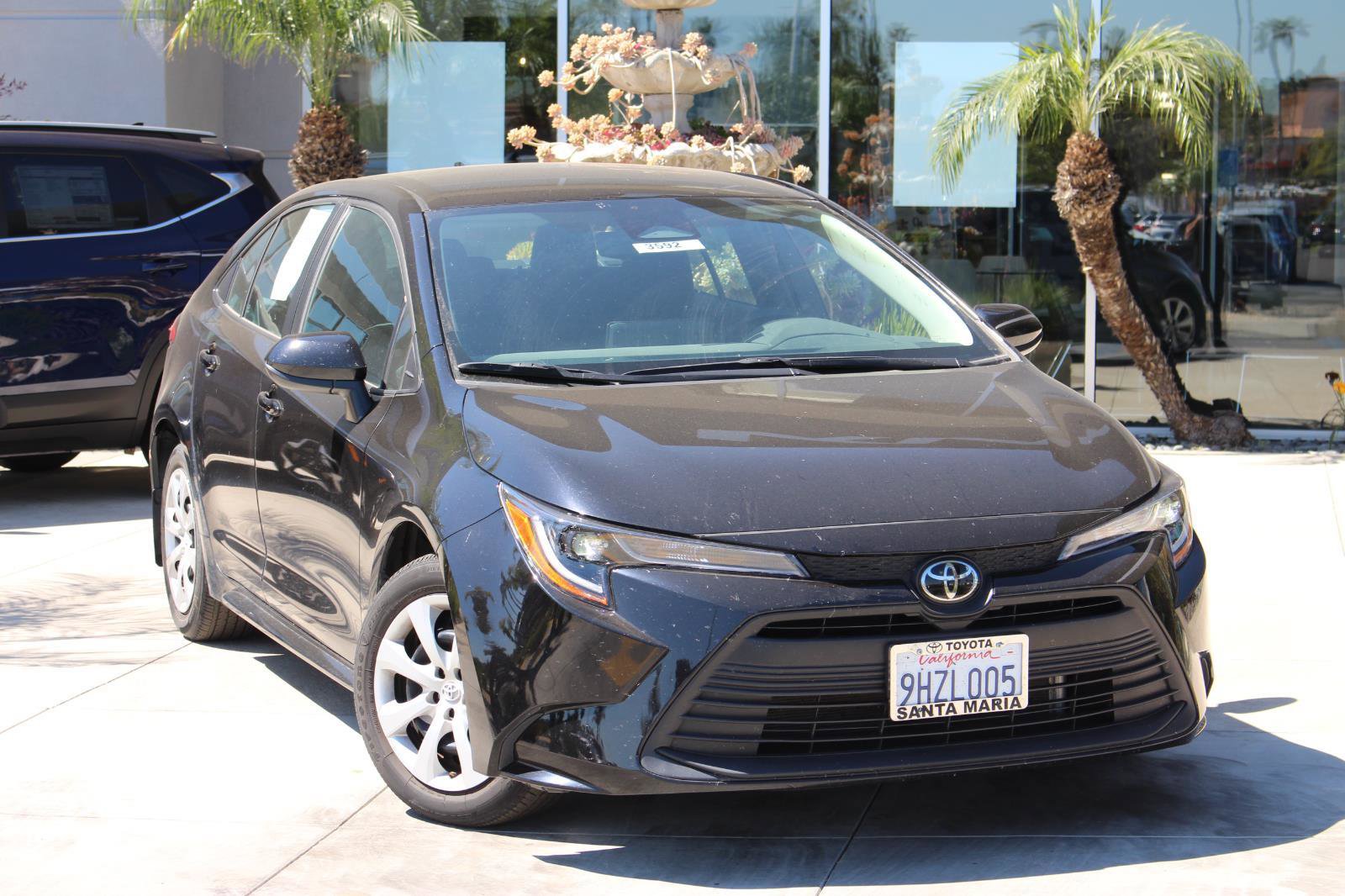 Used 2023 Toyota Corolla LE image 2