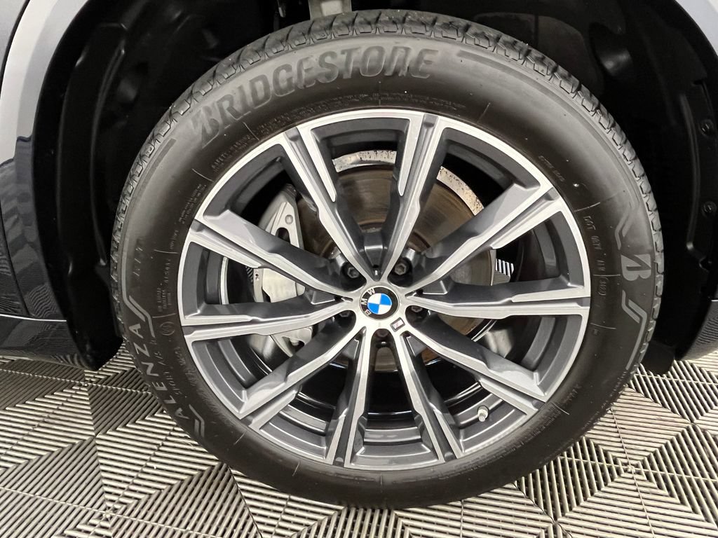 Used 2024 BMW X5 xDrive40i w/ M Sport Package AWD/4WD image 16