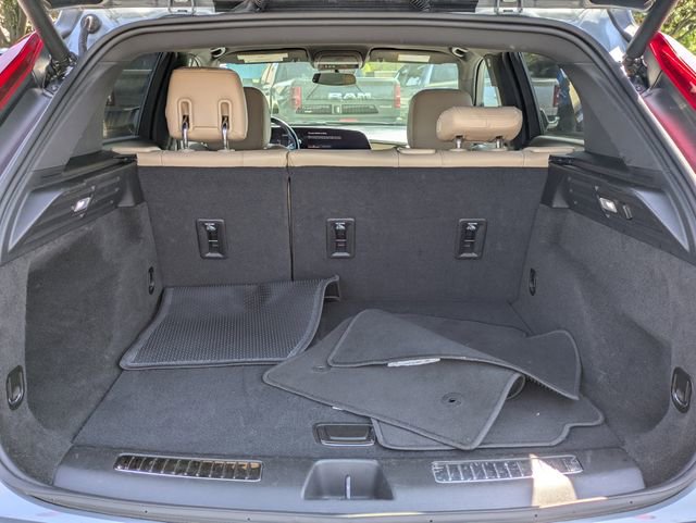 Used 2025 Cadillac XT4 Premium Luxury image 14