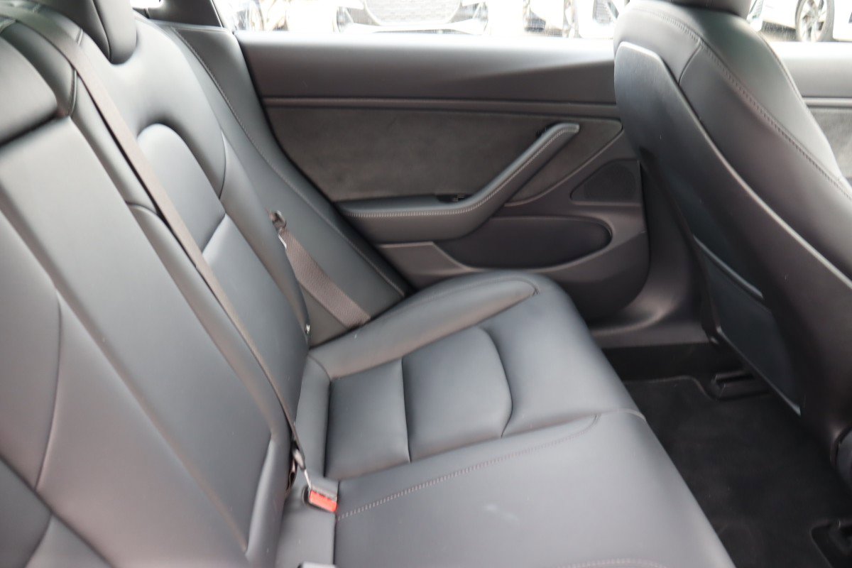 Used 2018 Tesla Model 3 Long Range image 16