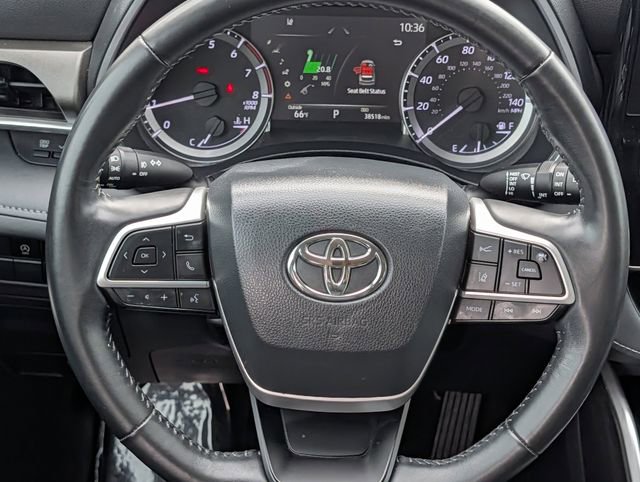Used 2023 Toyota Highlander XLE FWD image 13