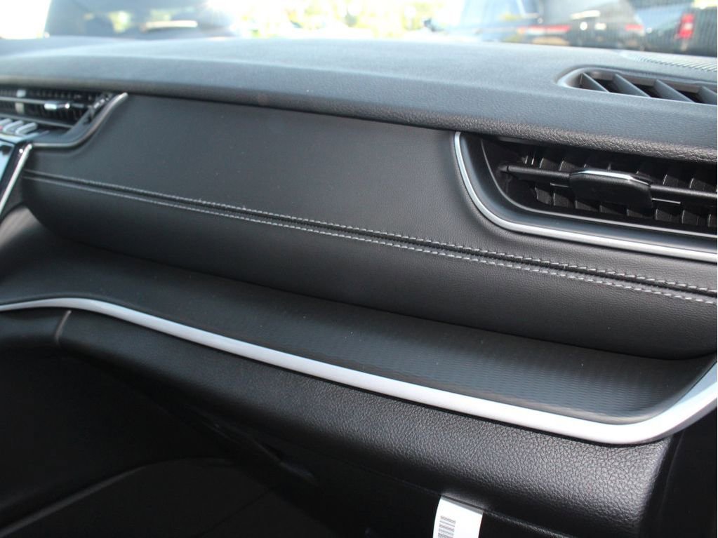 New 2025 Jeep Grand Cherokee L Laredo image 37