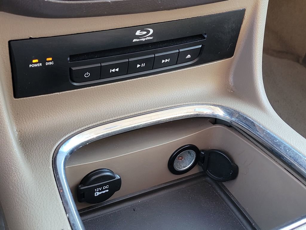 Used 2013 Chrysler Town & Country Limited w/ Luxury Group image 26