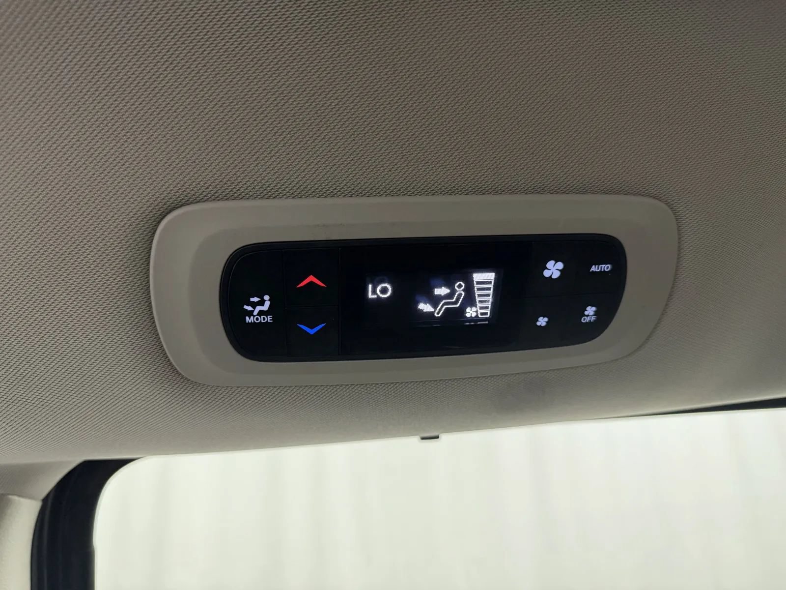 Used 2019 Chrysler Pacifica Touring-L FWD image 27