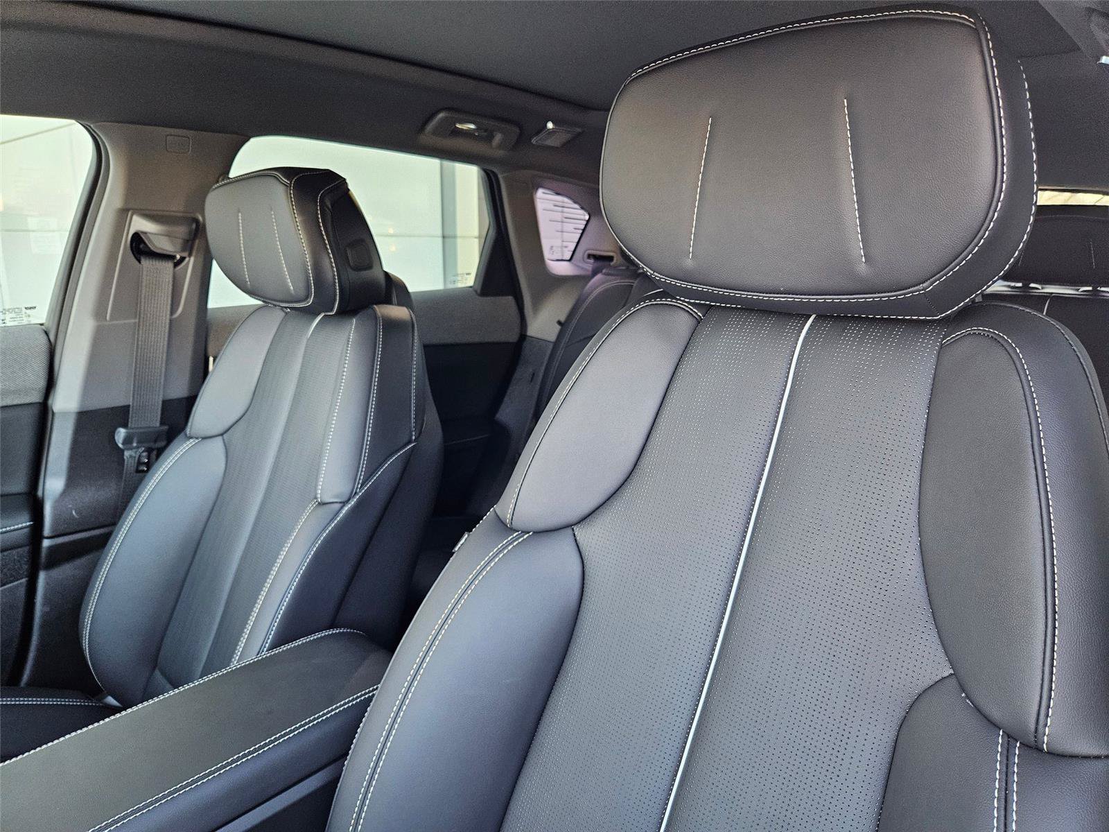 New 2026 Cadillac Optiq Sport 2 w/ LPO, Floor Liner Package AWD/4WD image 12