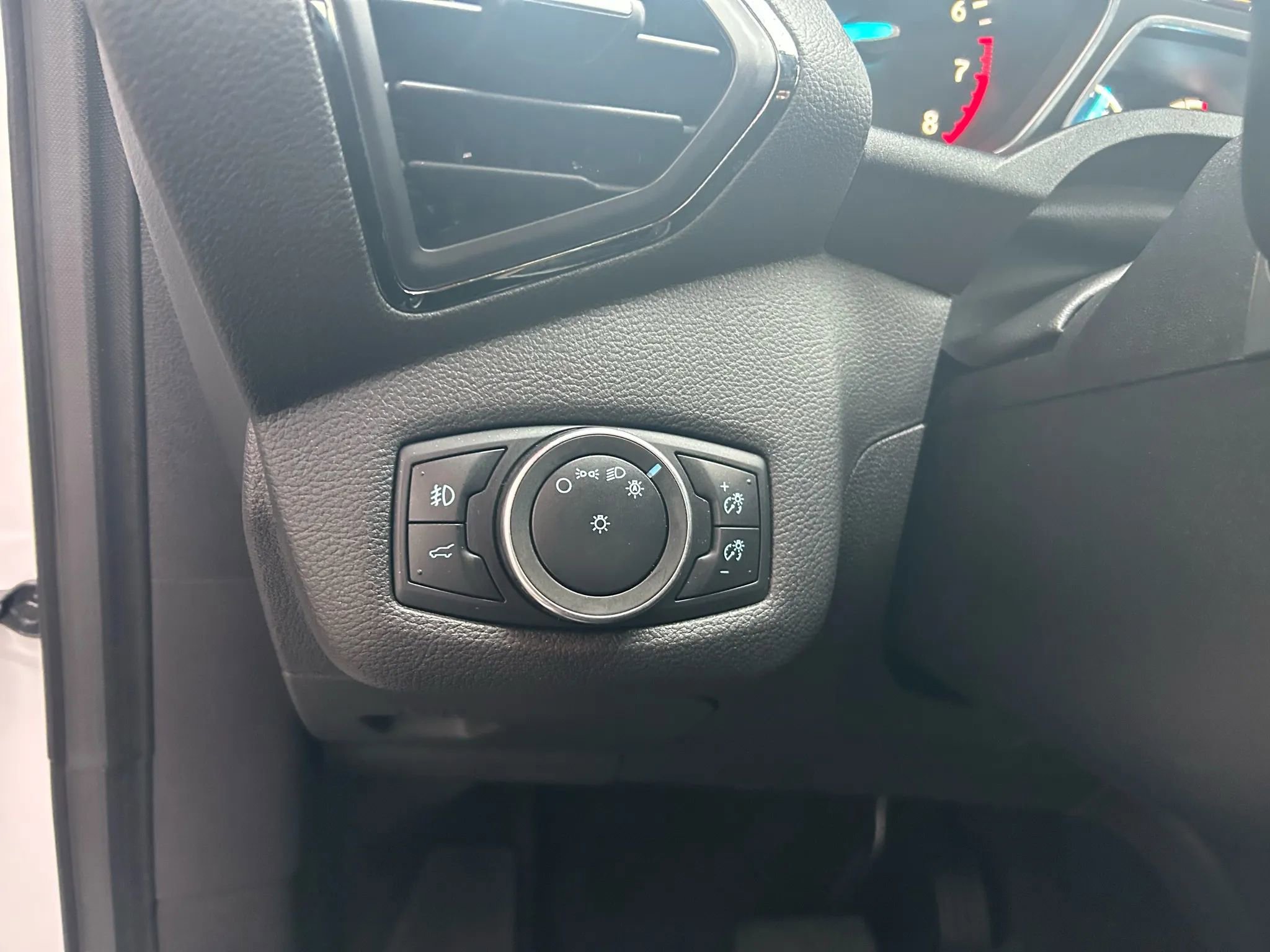 Used 2019 Ford Escape Titanium image 15