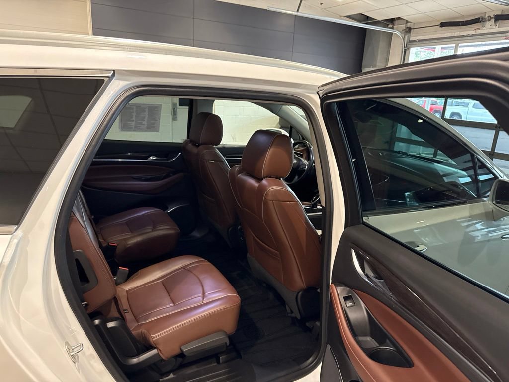 Used 2018 Buick Enclave Avenir w/ Avenir Technology Package AWD/4WD image 14