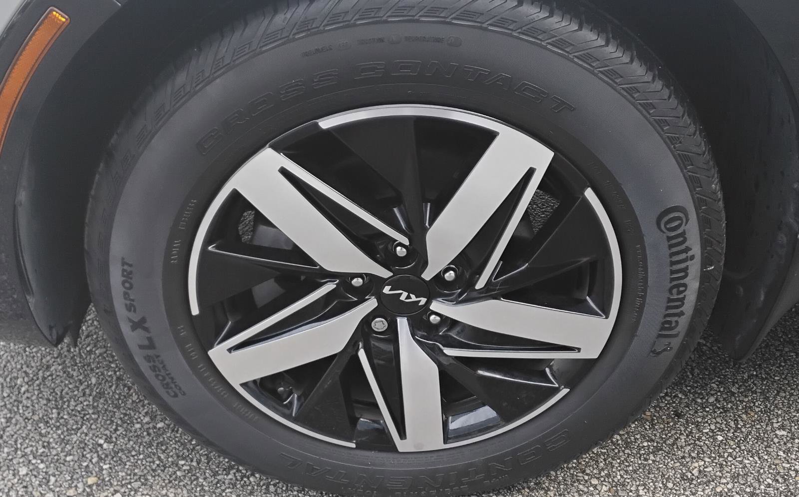 Used 2022 Kia Sorento EX w/ Panoramic Sunroof Package image 13