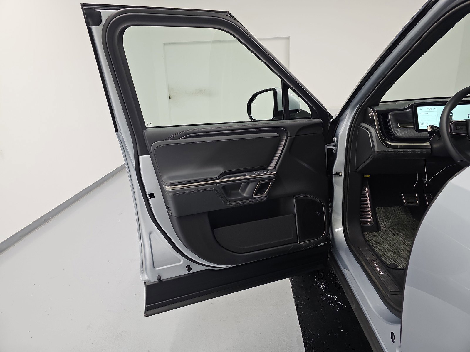 Used 2024 Rivian R1T Adventure AWD/4WD image 16