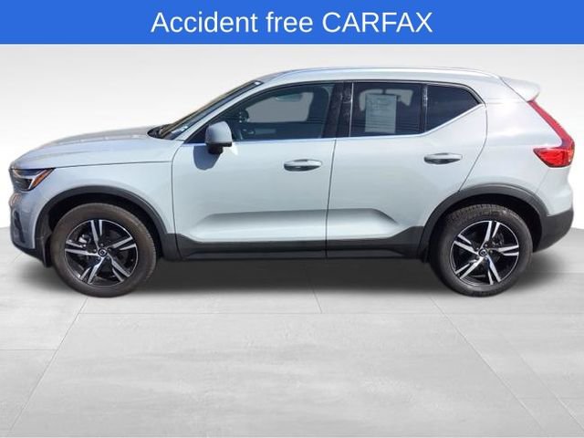 Used 2025 Volvo XC40 B5 Core AWD/4WD image 3