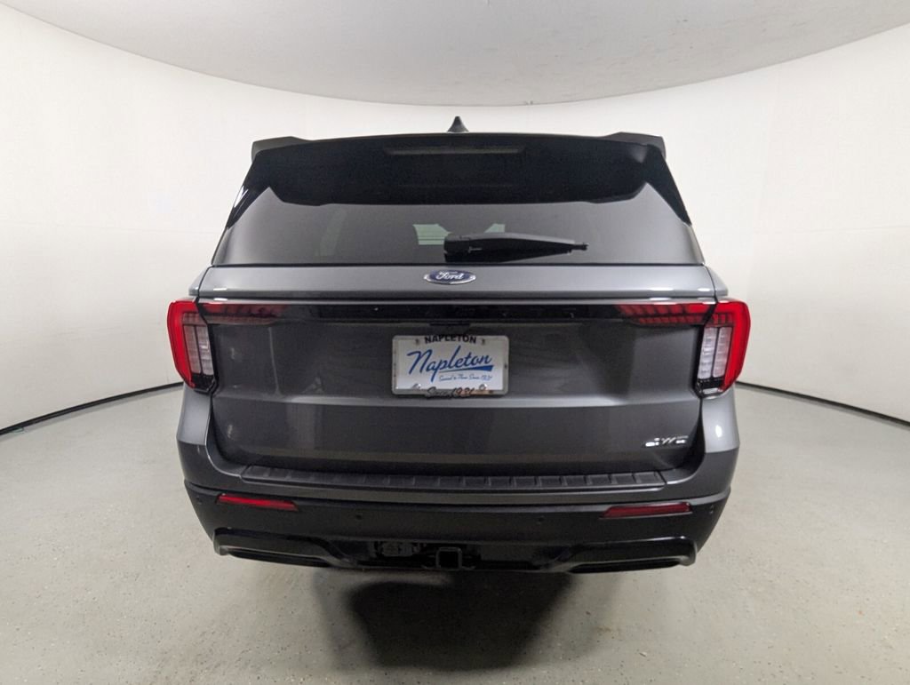 Used 2025 Ford Explorer ST-Line w/ ST-Line Street Pack image 7
