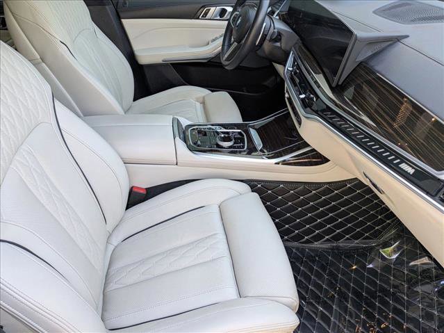 Used 2025 BMW X7 M60i image 21