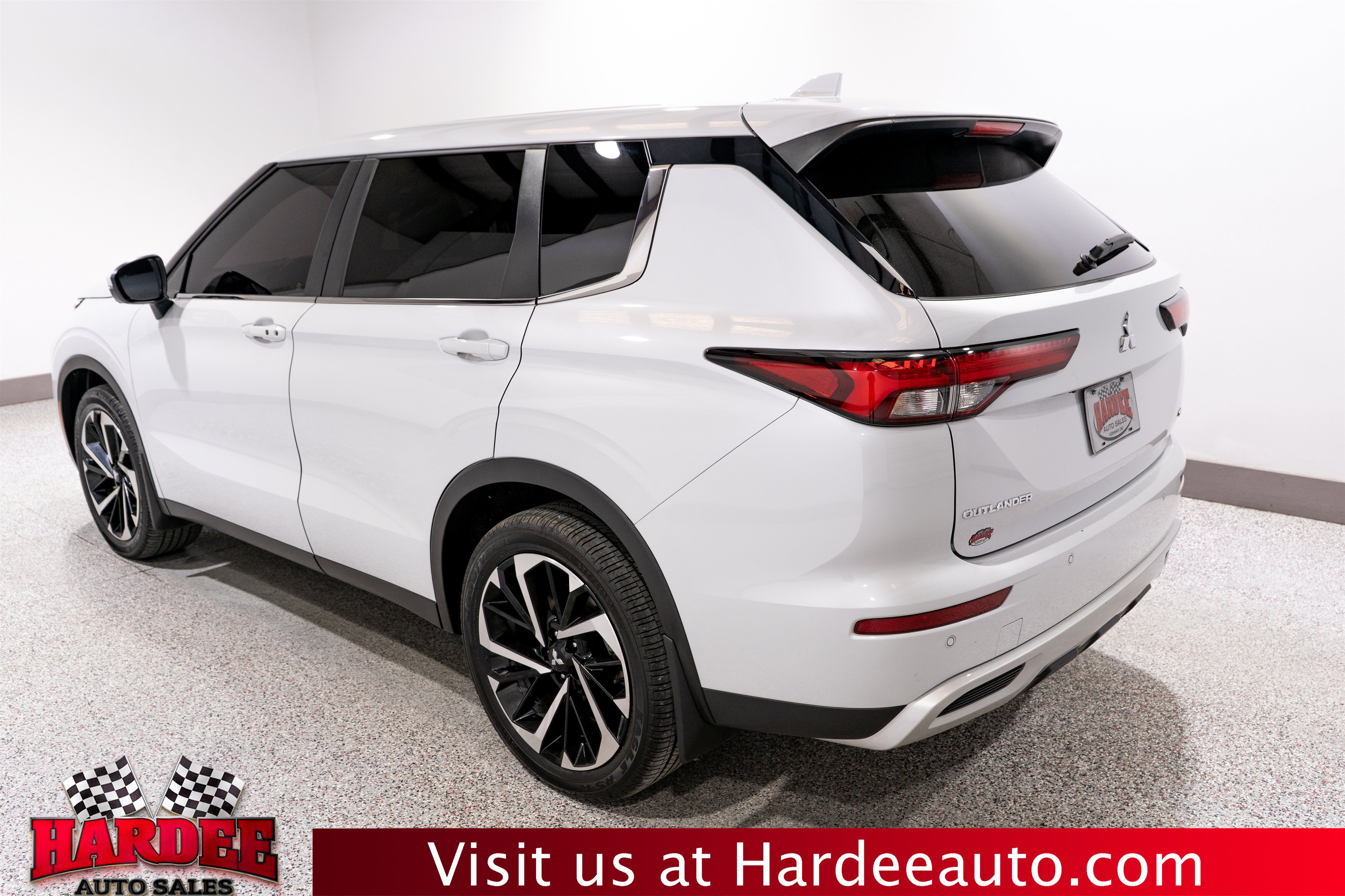 Used 2024 Mitsubishi Outlander SE Black Edition FWD image 3