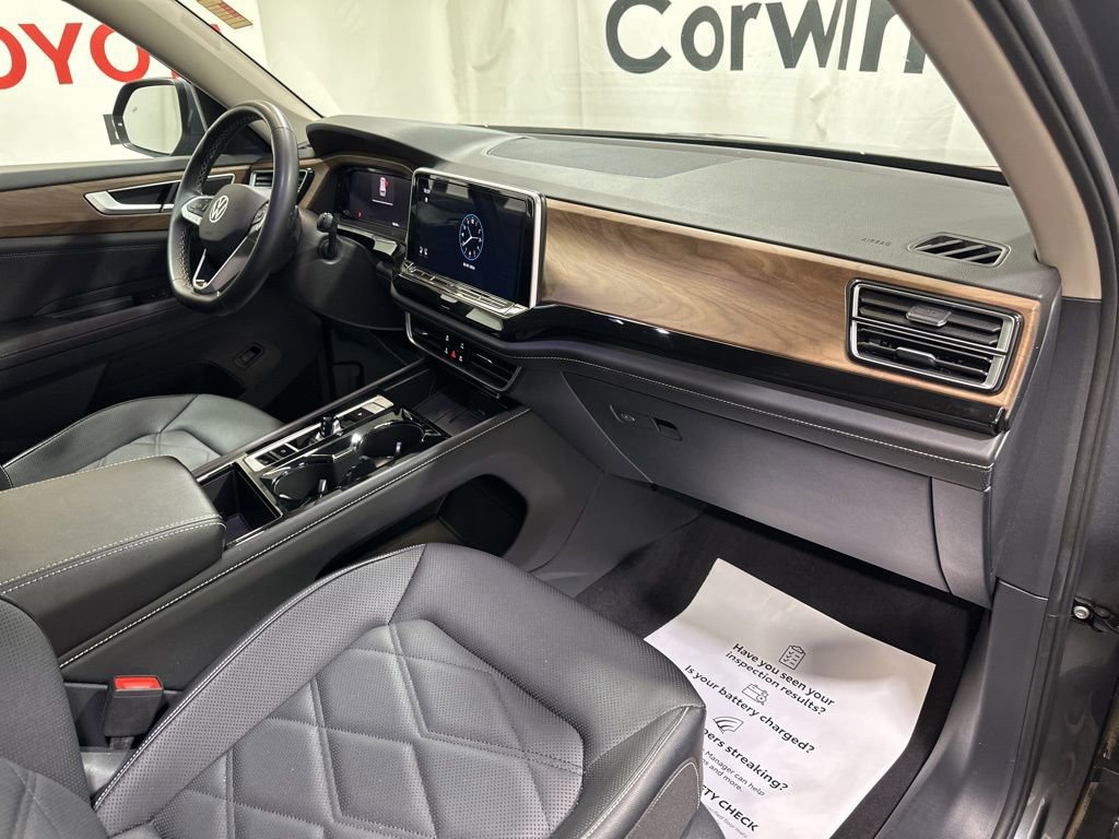 Used 2025 Volkswagen Atlas SE AWD/4WD image 11