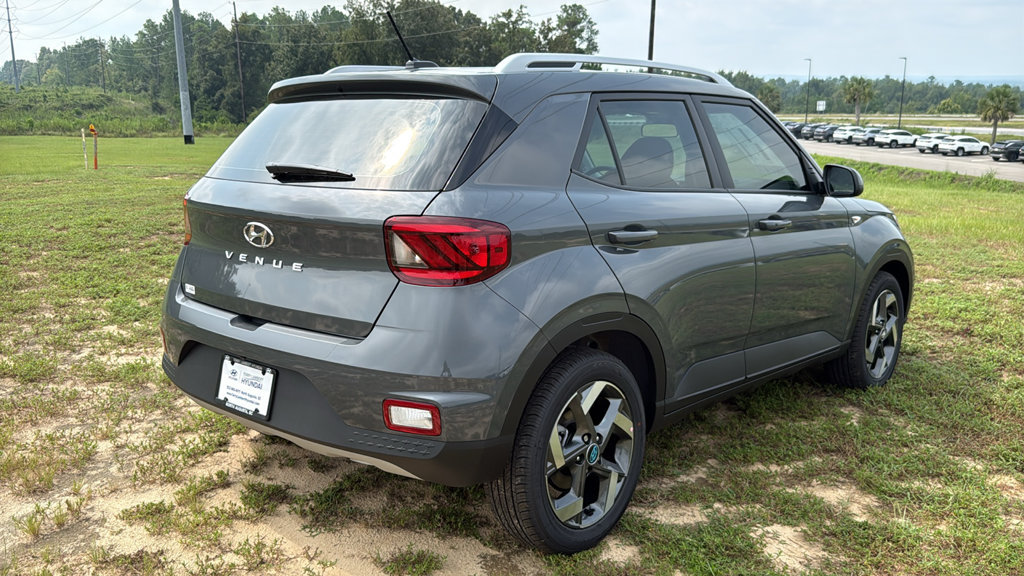 New 2026 Hyundai Venue SEL FWD image 7