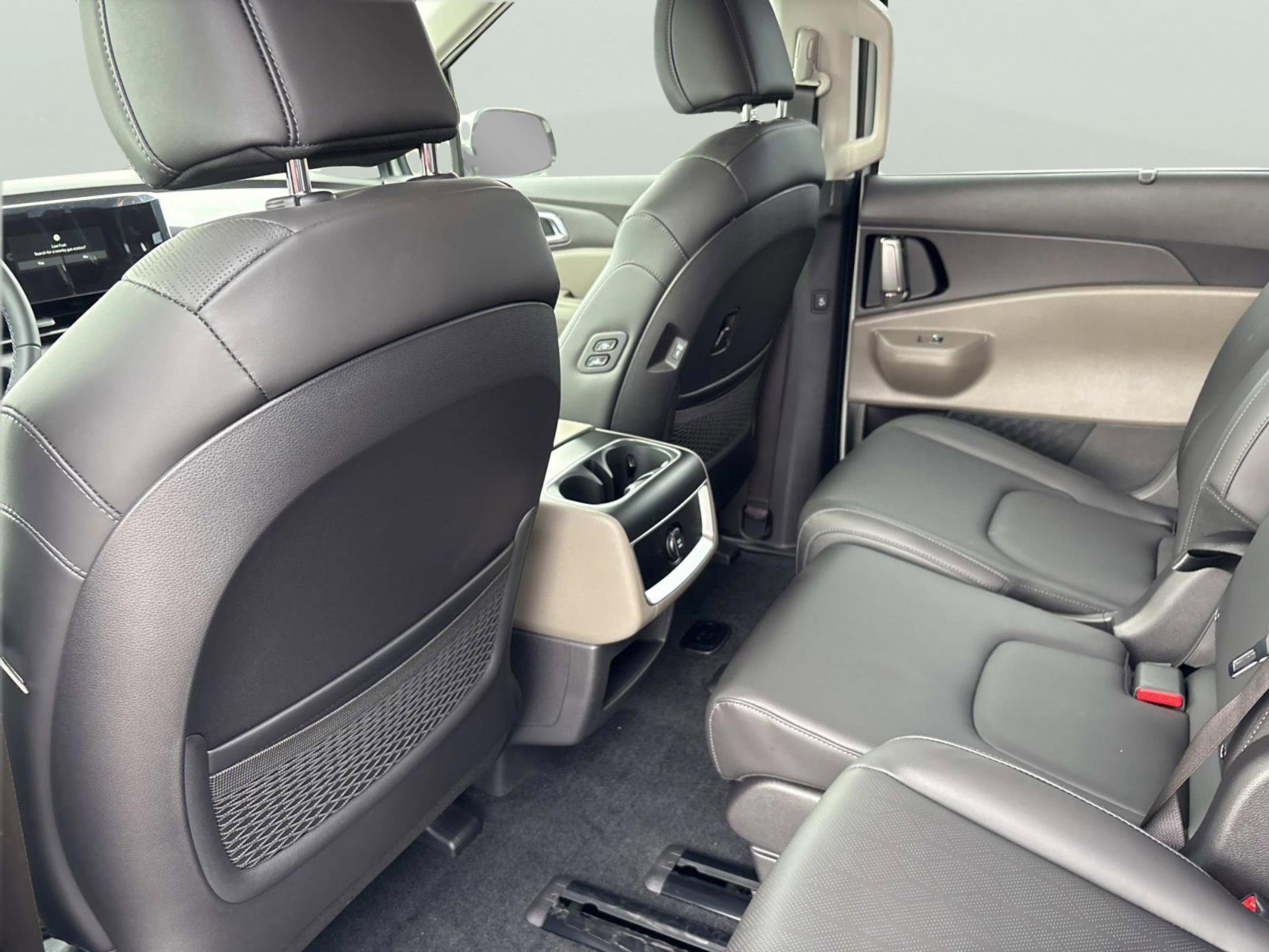 New 2026 Kia Carnival EX image 17