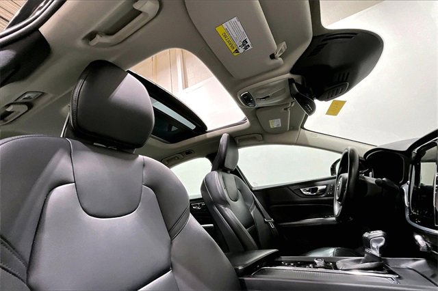 Used 2019 Volvo S60 T5 Momentum w/ Premium Package image 16