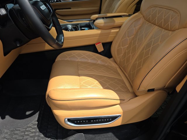 Used 2025 Jeep Grand Wagoneer Series III w/ Rear Seat Video Group 1 AWD/4WD image 12